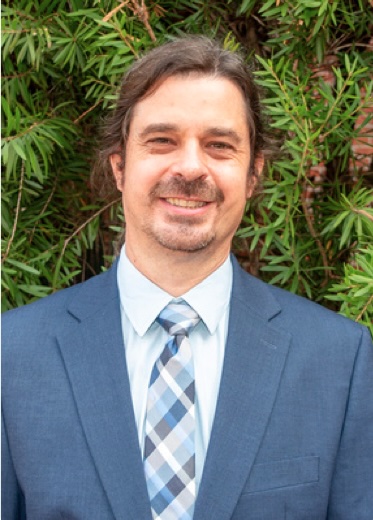 Dr. Robert Hughes Image